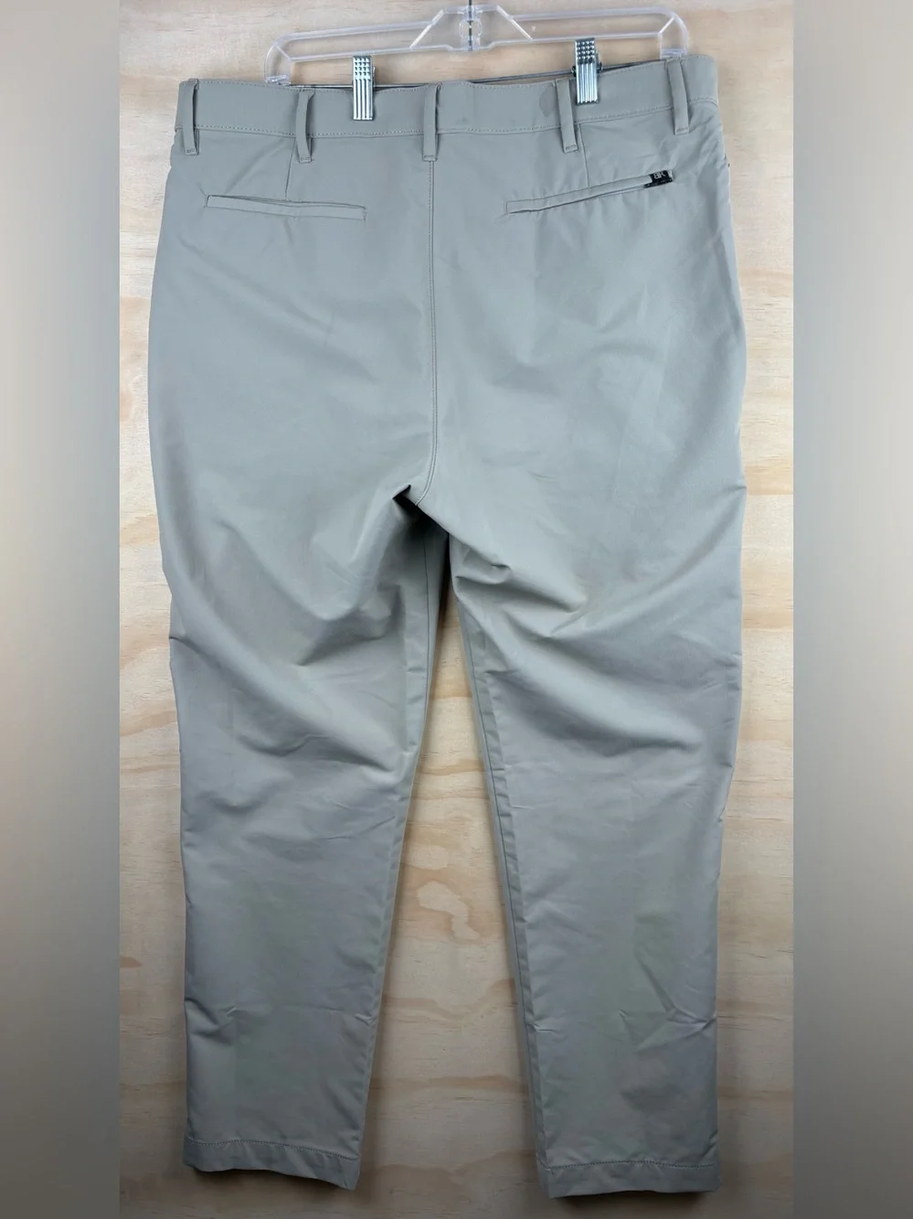 BANANA REPUBLIC BR STANDARD Performance Beige Tan Chino Golf Pants Size 36 x 29